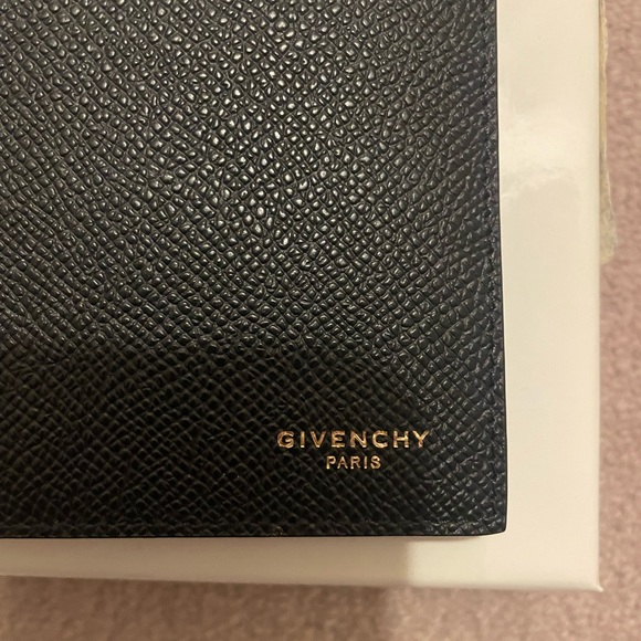 SOLD Givenchy men’s black bifold wallet - Picture 6 of 8